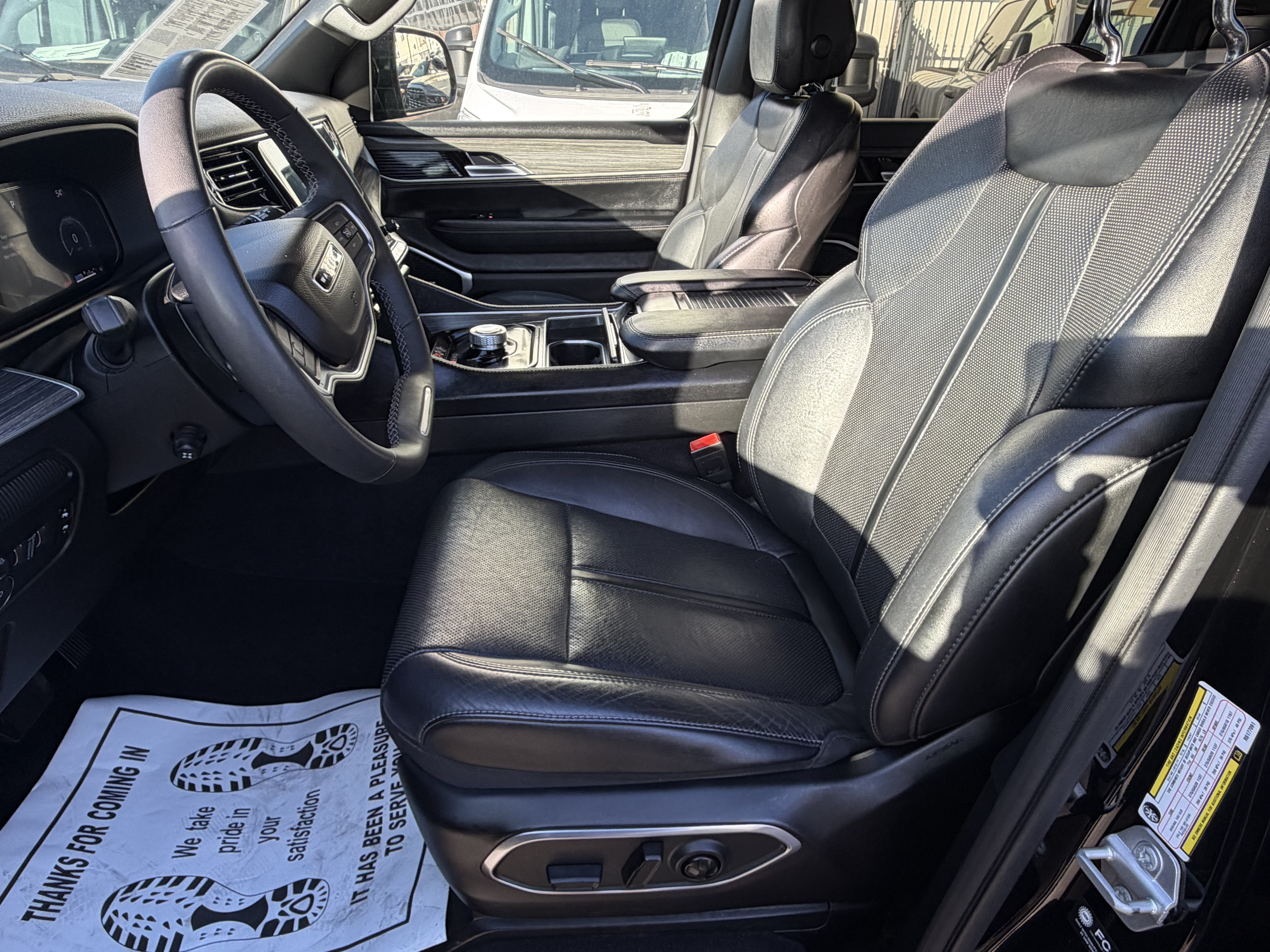 Certified 2024 Jeep Wagoneer Series II w/ Flexible Seating Group RWD image 19