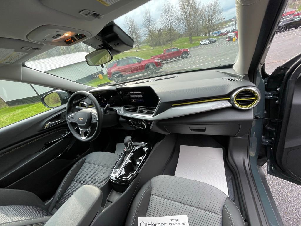 Certified 2025 Chevrolet Trax LT w/ LT Convenience Package image 10
