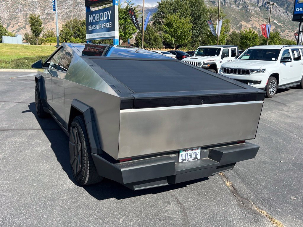 Used 2024 Tesla Cybertruck AWD Crew Cab image 10