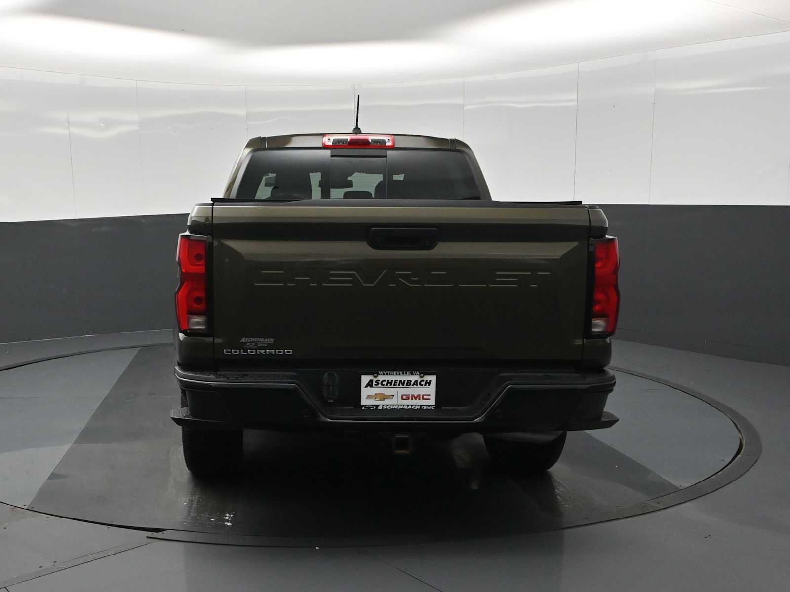 Used 2024 Chevrolet Colorado Z71 w/ Z71 Convenience Package 2 image 8