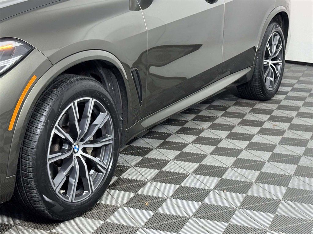 Used 2022 BMW X5 xDrive40i w/ M Sport Package image 12