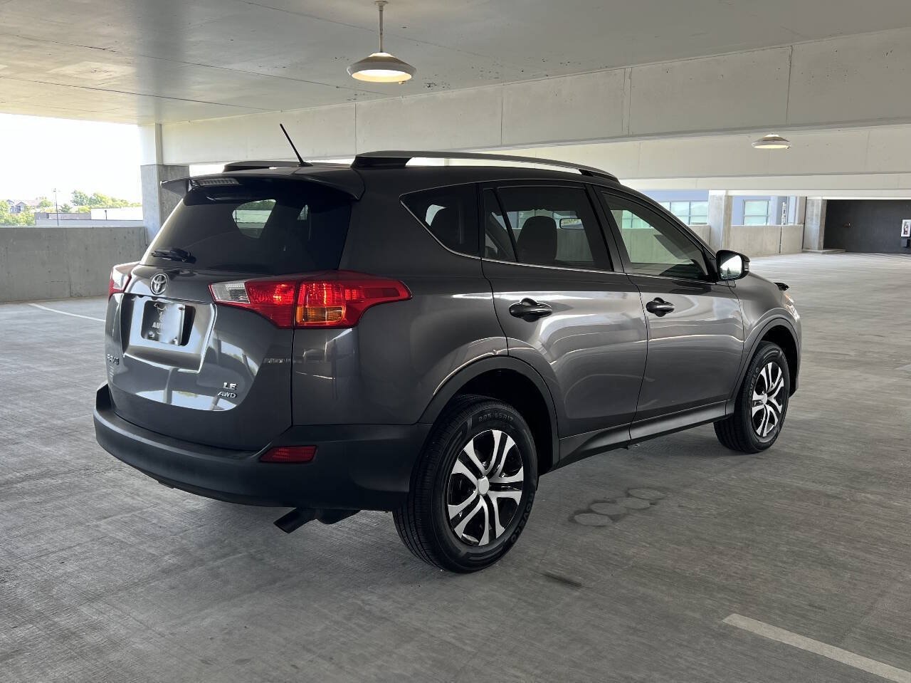 Used 2015 Toyota RAV4 LE AWD/4WD image 12