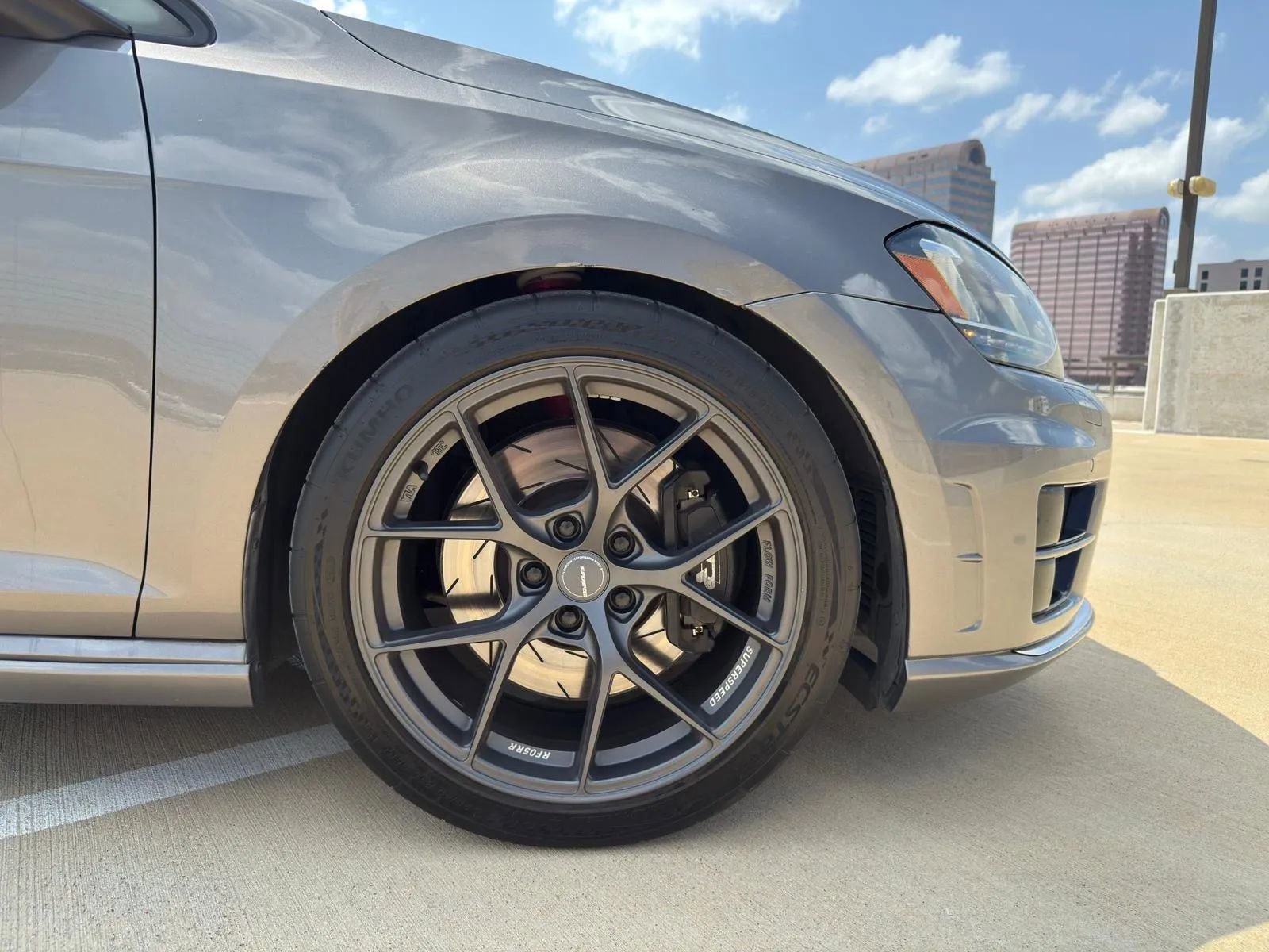 Used 2015 Volkswagen Golf R 4-Door image 38