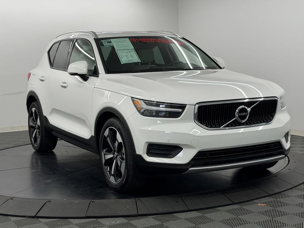 Used 2020 Volvo XC40 T5 Momentum w/ Protection Package Premier AWD/4WD image 8