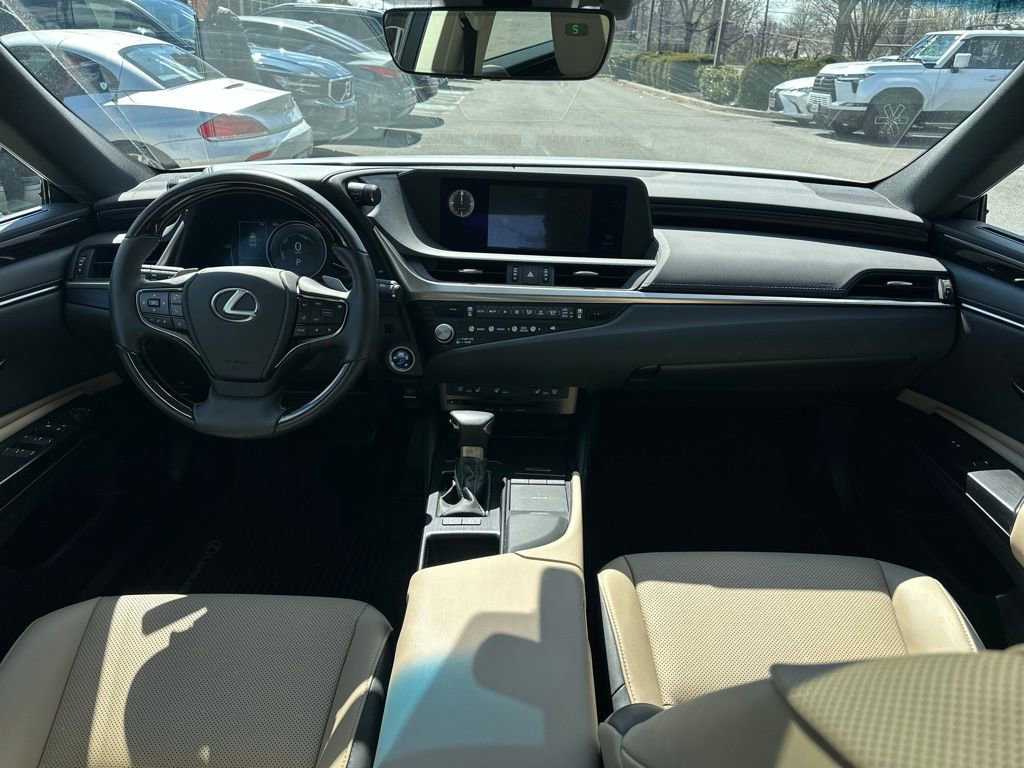 Used 2021 Lexus ES 300h w/ Premium Package image 8