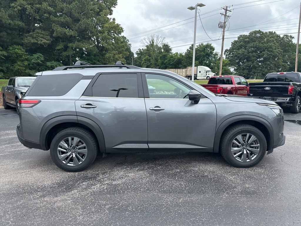 Used 2023 Nissan Pathfinder SV w/ Black Appearance Package AWD/4WD image 2