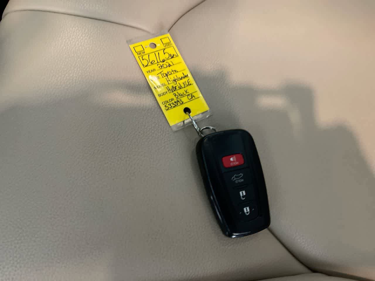 Used 2021 Toyota Highlander XLE AWD/4WD image 28