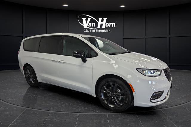 New 2026 Chrysler Pacifica Select