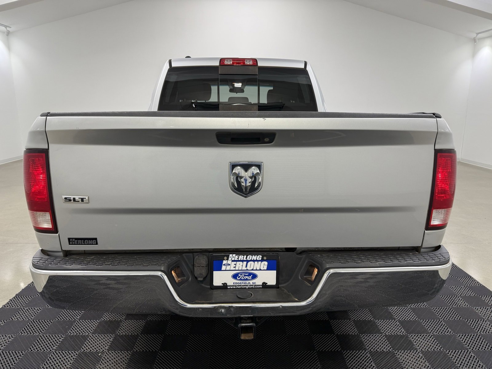 Used 2017 RAM 1500 Classic SLT image 8