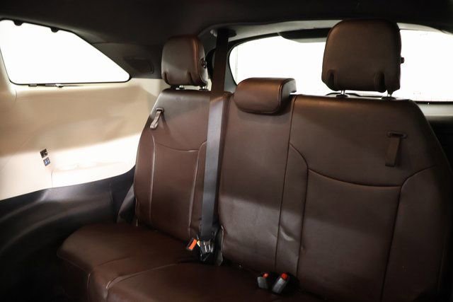 Used 2023 Toyota Sienna Platinum image 32