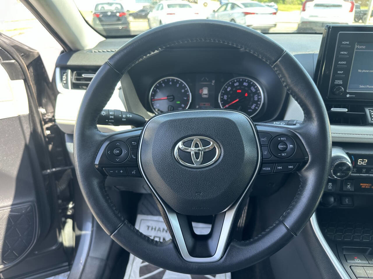 Used 2020 Toyota RAV4 XLE Premium FWD image 24