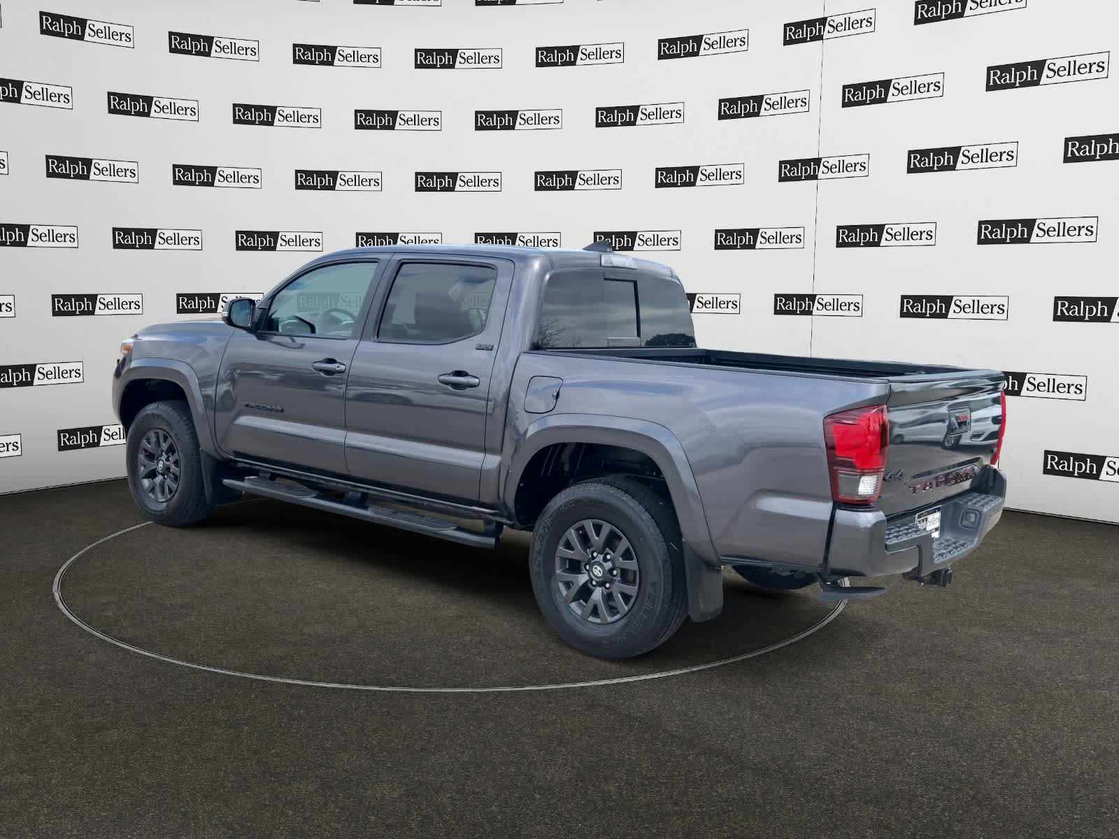 Used 2023 Toyota Tacoma SR5 w/ Technology Package AWD/4WD image 4