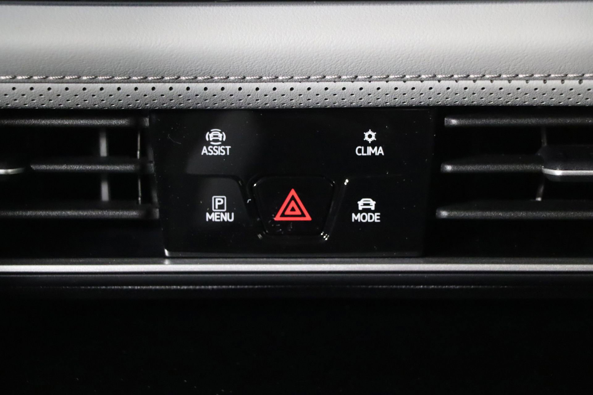 Used 2025 Volkswagen Atlas Peak Edition SE image 33