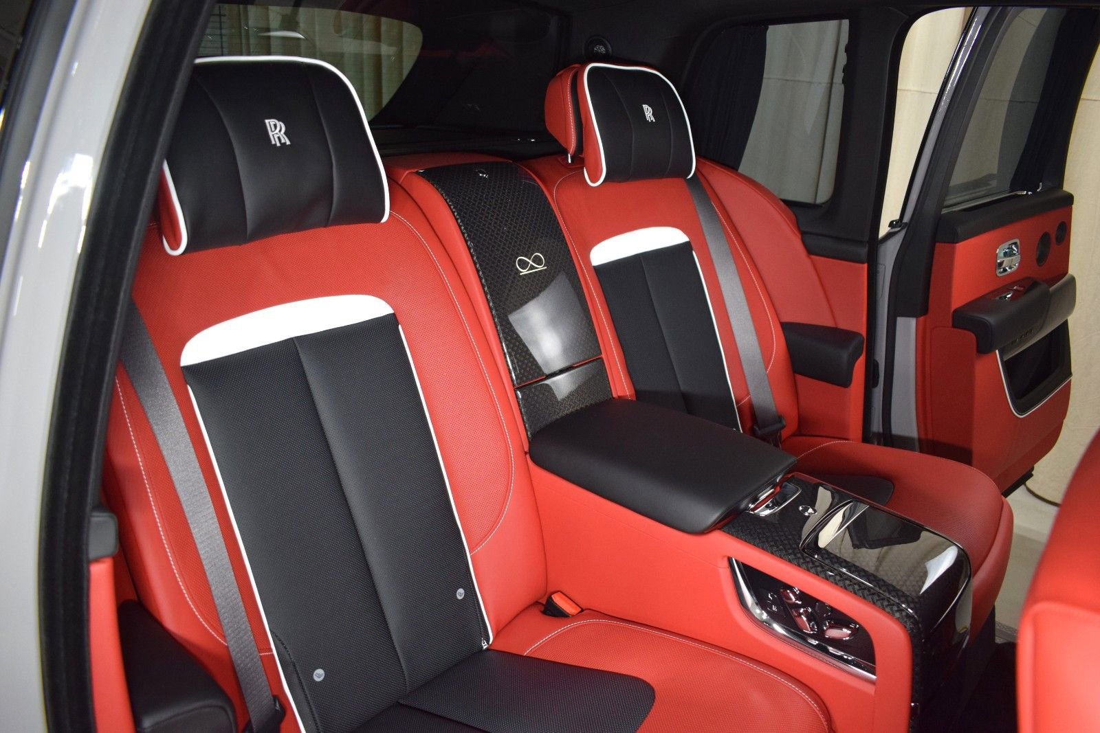 New 2026 Rolls-Royce Cullinan Black Badge image 18