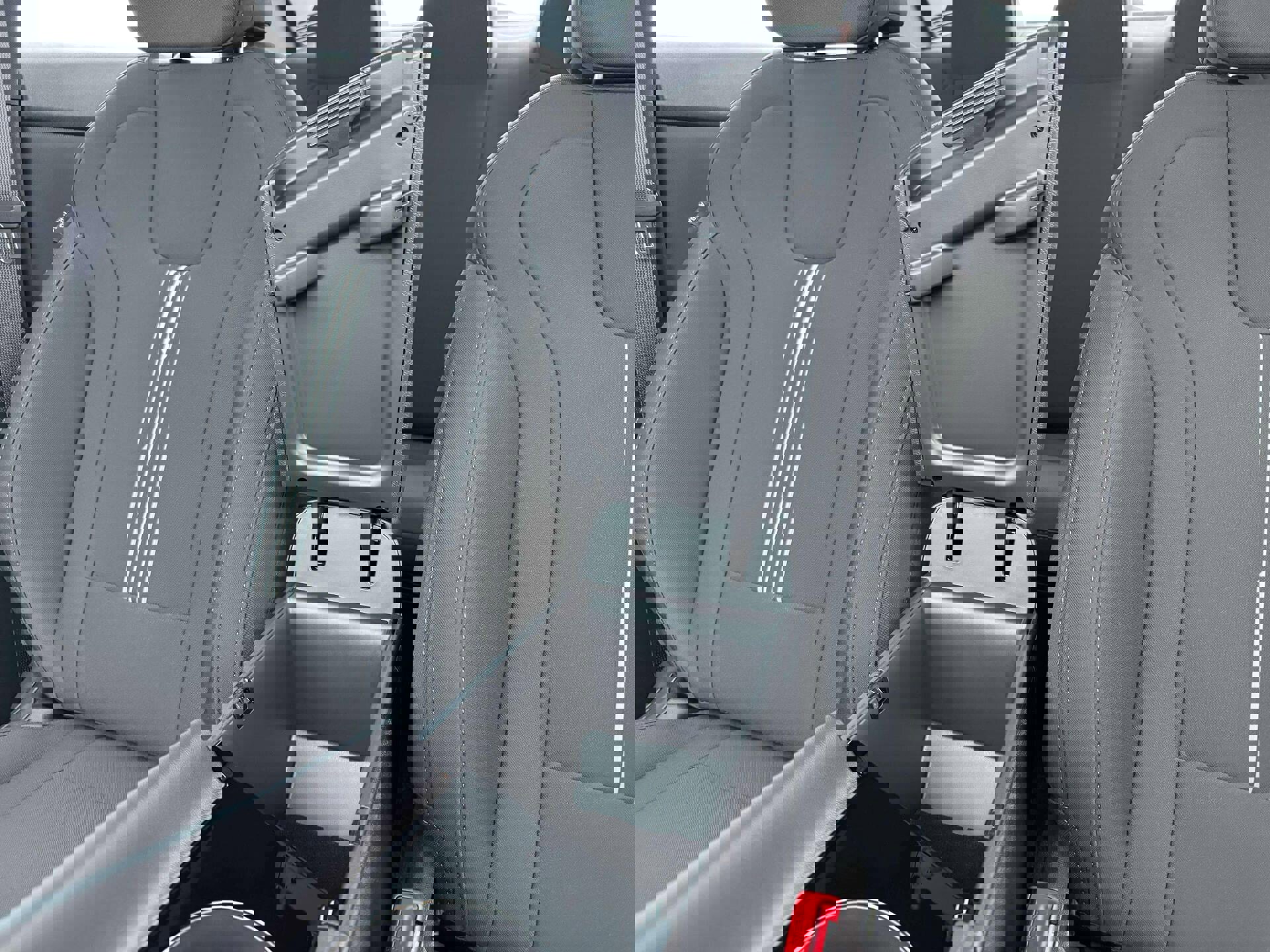 New 2025 Hyundai Elantra SEL image 18