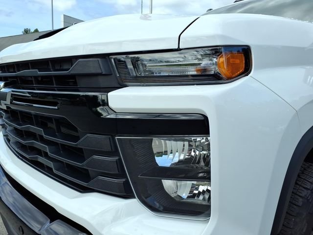 Used 2025 Chevrolet Silverado 2500 Custom w/ Custom Value Package AWD/4WD image 3