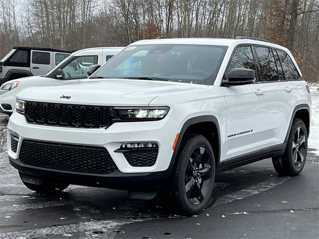 New 2025 Jeep Grand Cherokee Limited w/ Black Appearance Package image 44