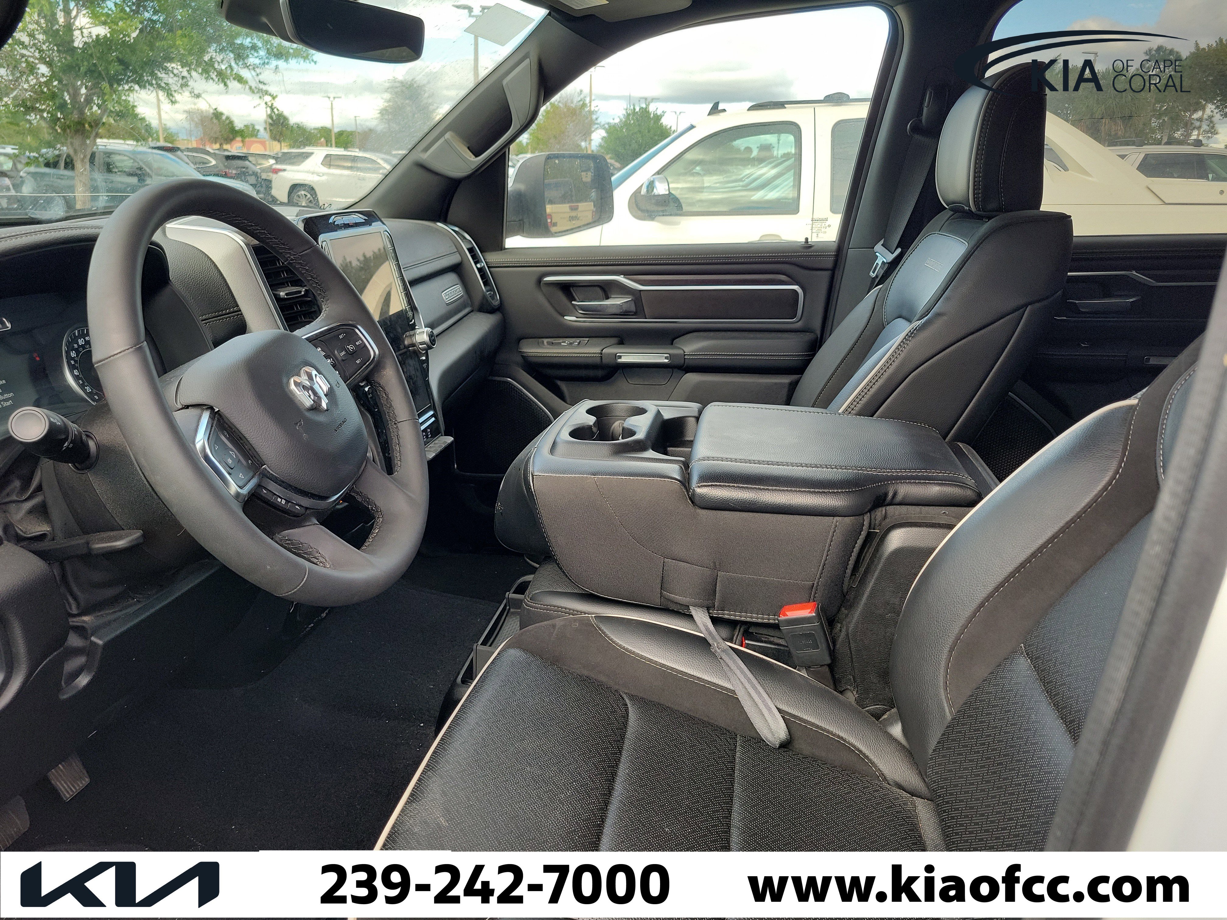 Used 2025 RAM 1500 Laramie AWD/4WD image 5
