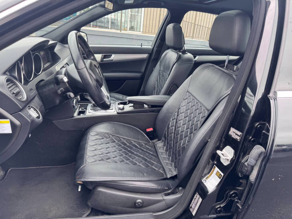 Used 2014 Mercedes-Benz C 300 4MATIC Sedan image 3