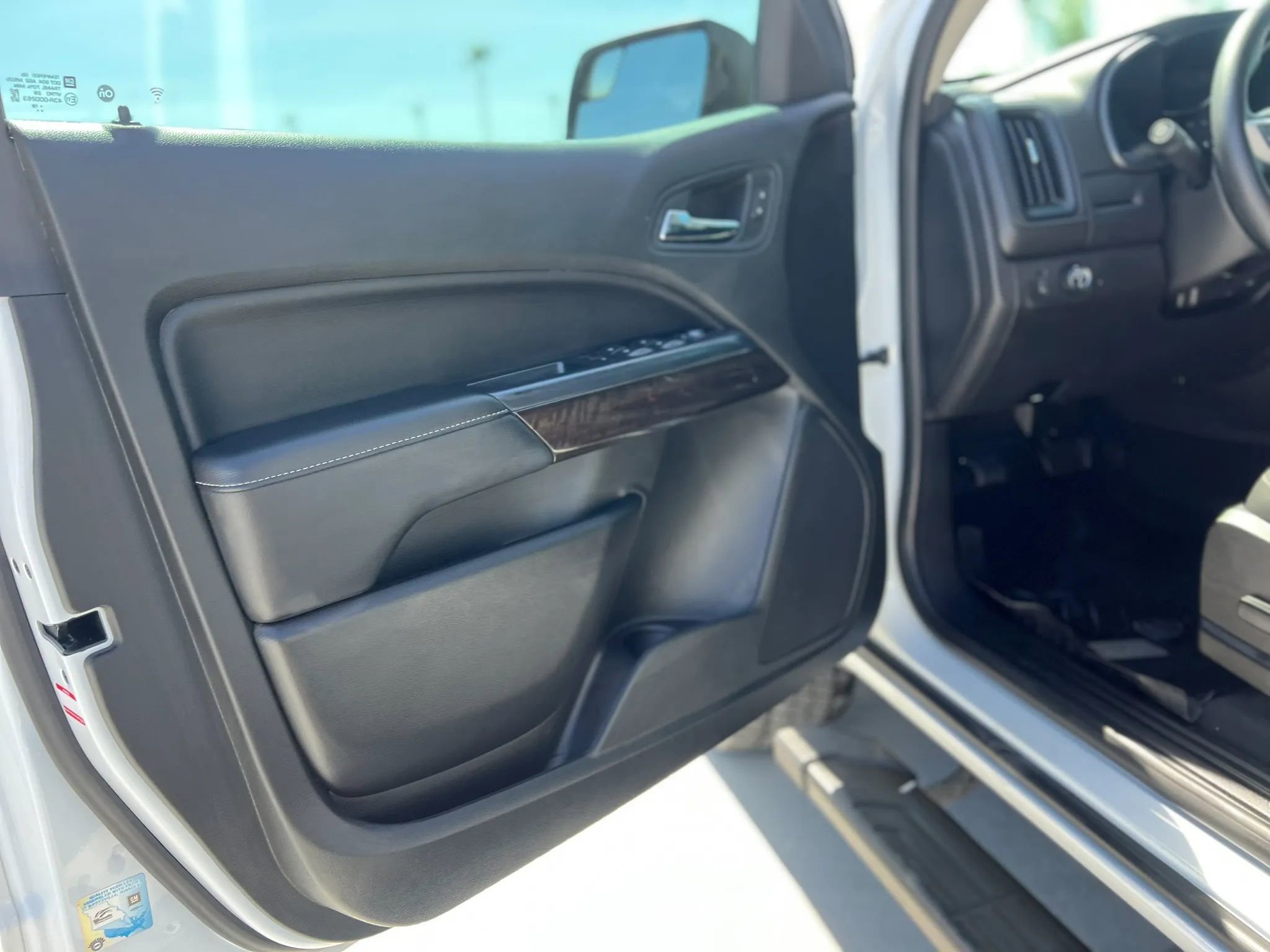 Used 2019 GMC Canyon SLE w/ Elevation Edition image 18