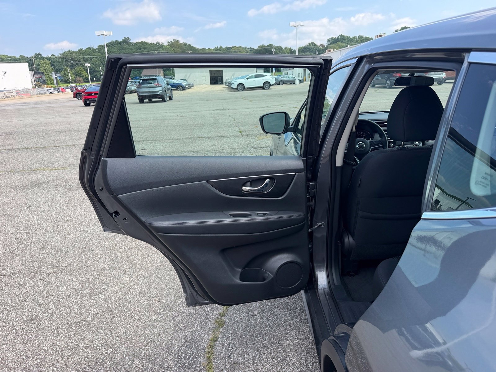 Used 2017 Nissan Rogue S AWD/4WD image 25