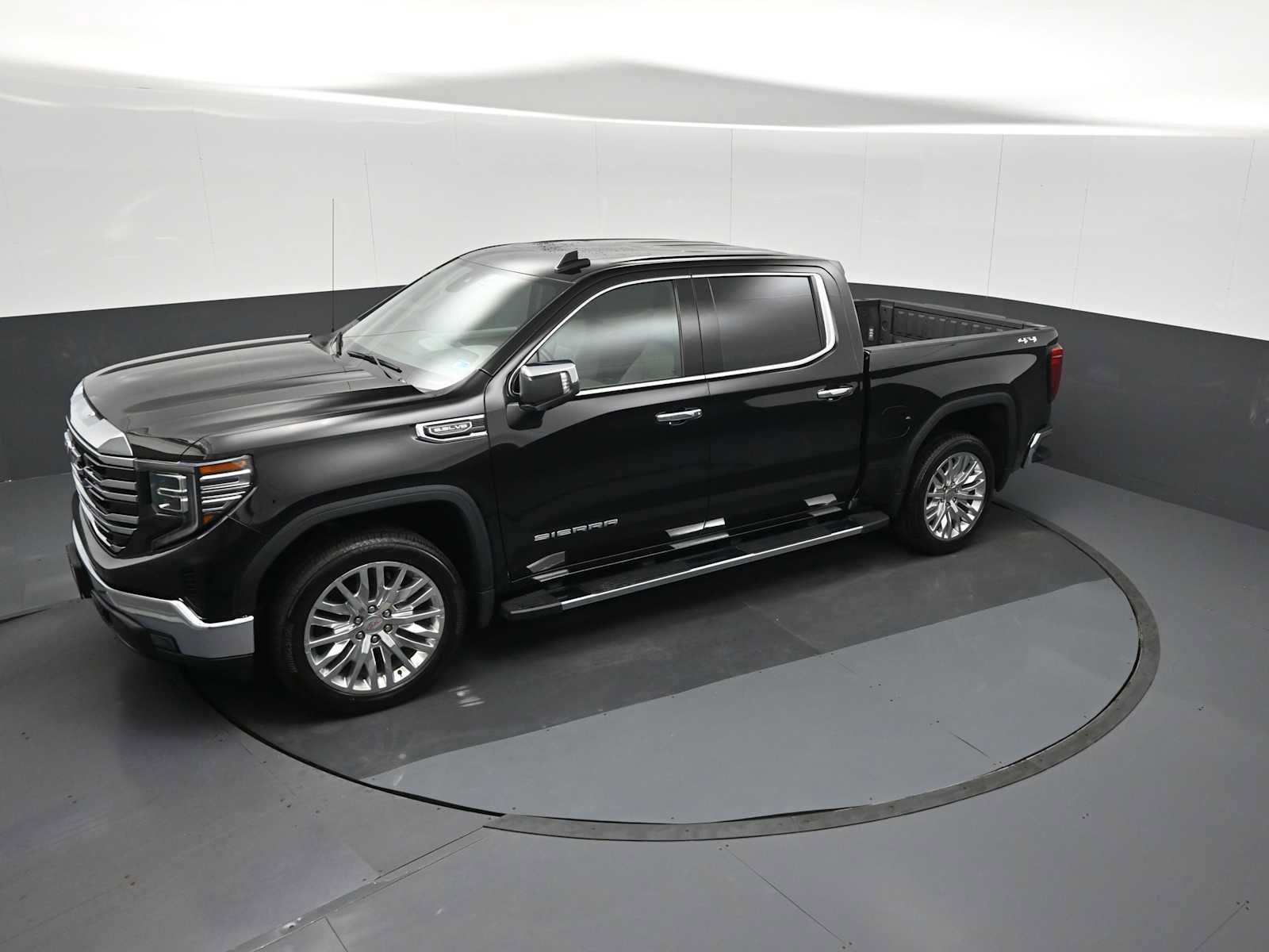 Used 2024 GMC Sierra 1500 SLT w/ SLT Convenience Package AWD/4WD image 11