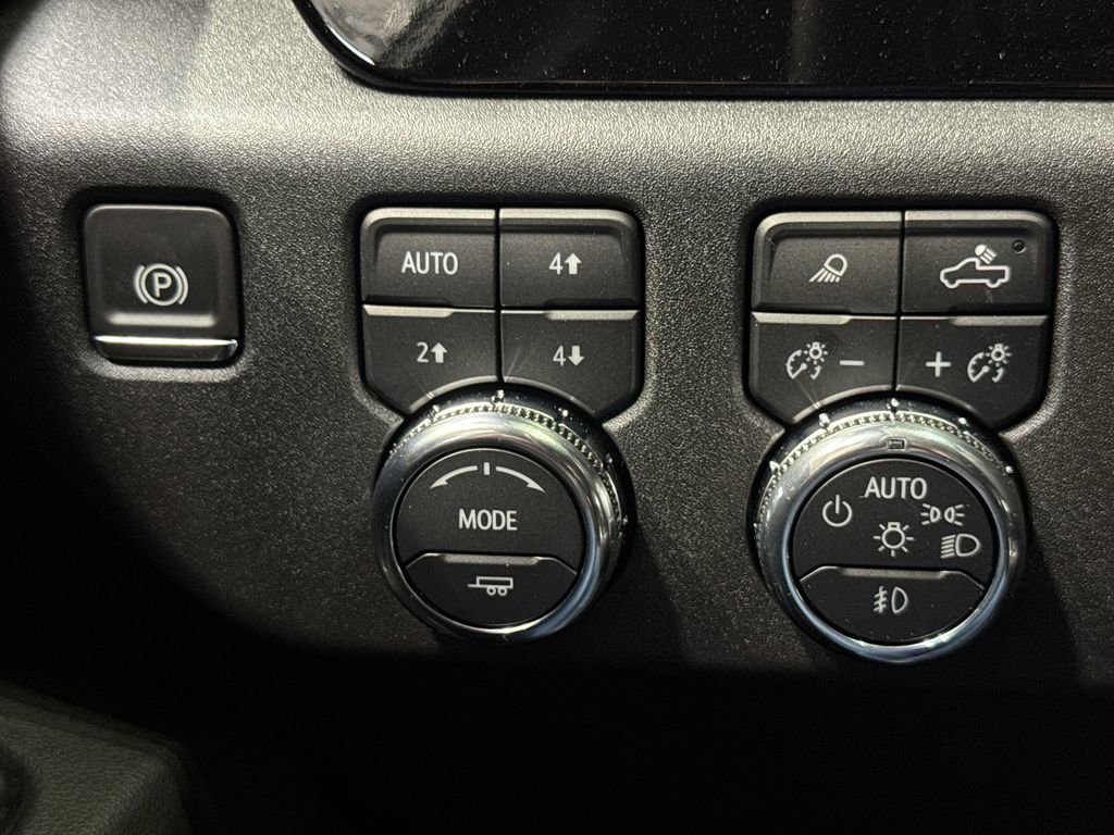 New 2025 GMC Sierra 2500 SLT w/ SLT Convenience Package image 38