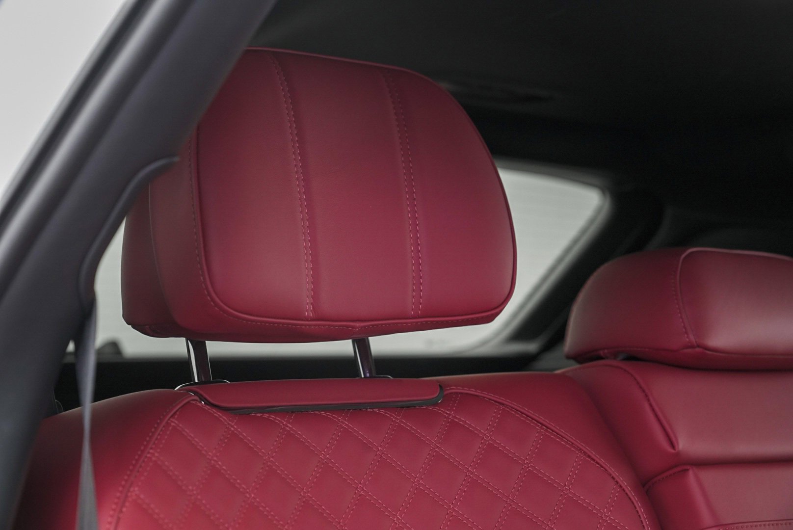 Used 2022 Bentley Bentayga image 43