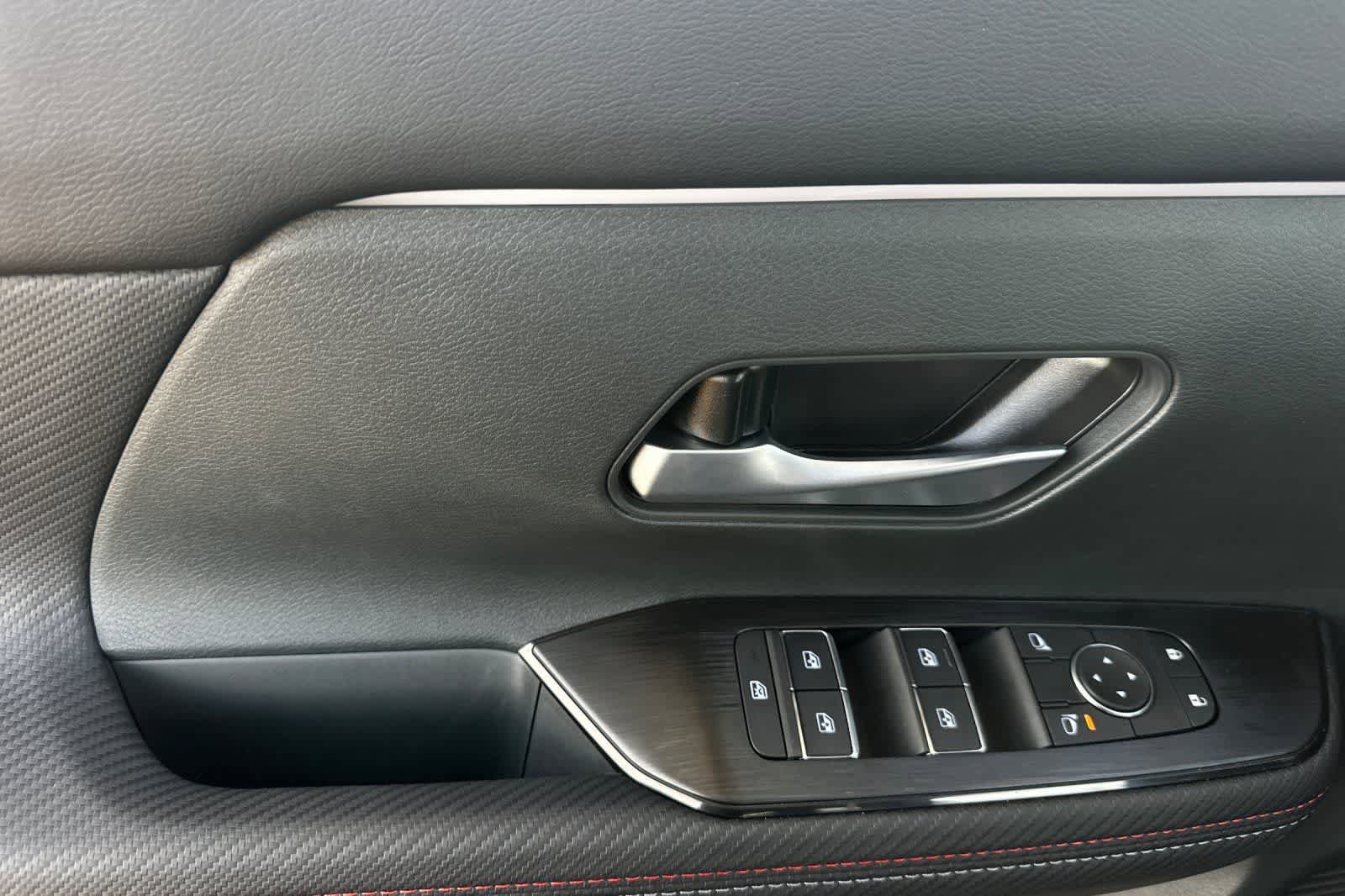New 2026 Nissan Kicks SR FWD image 13