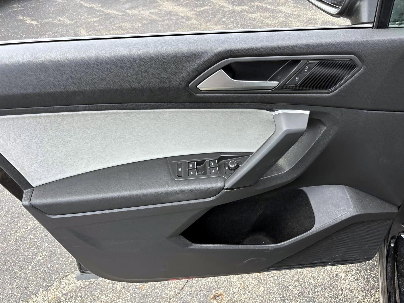 Used 2019 Volkswagen Tiguan SE w/ Panoramic Sunroof Package AWD/4WD image 11