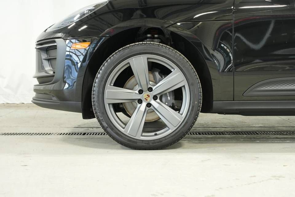 Certified 2026 Porsche Macan AWD/4WD image 42