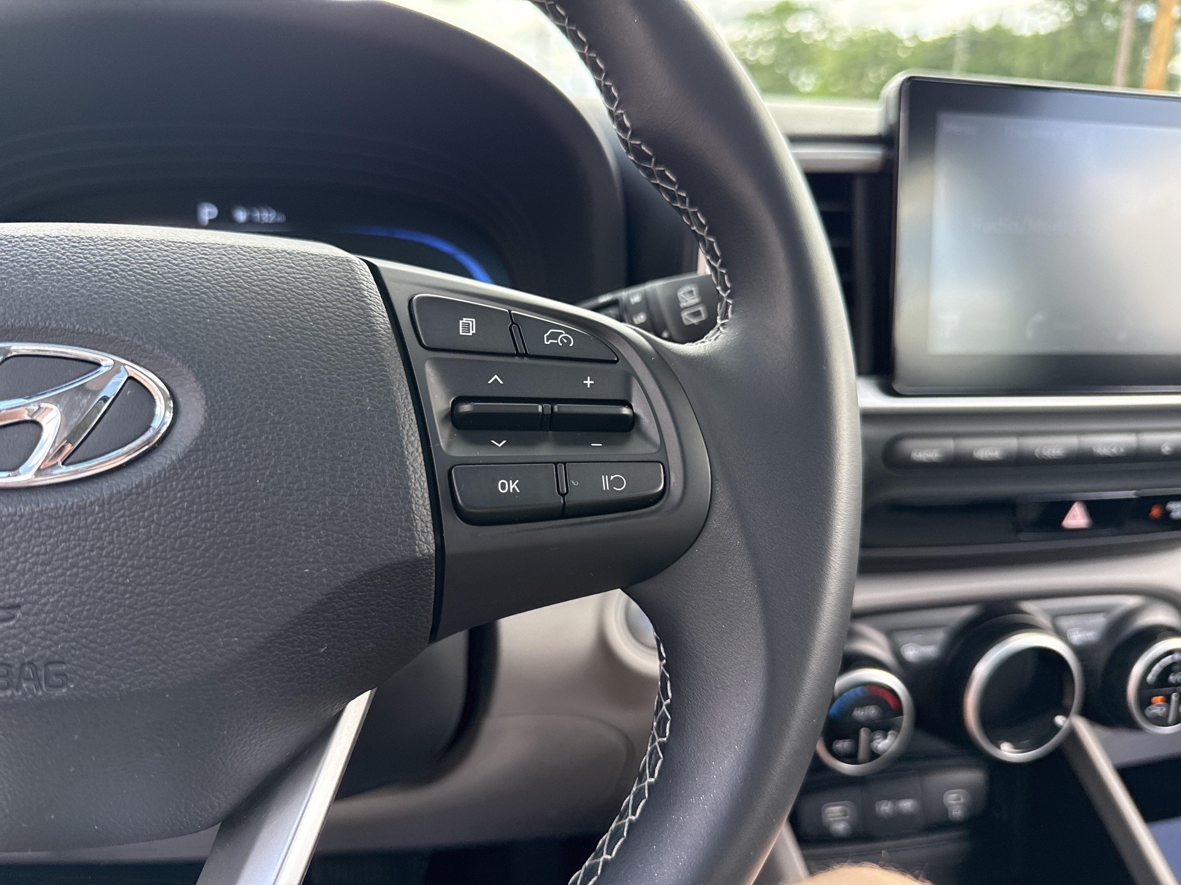 Certified 2025 Hyundai Venue SEL FWD image 21