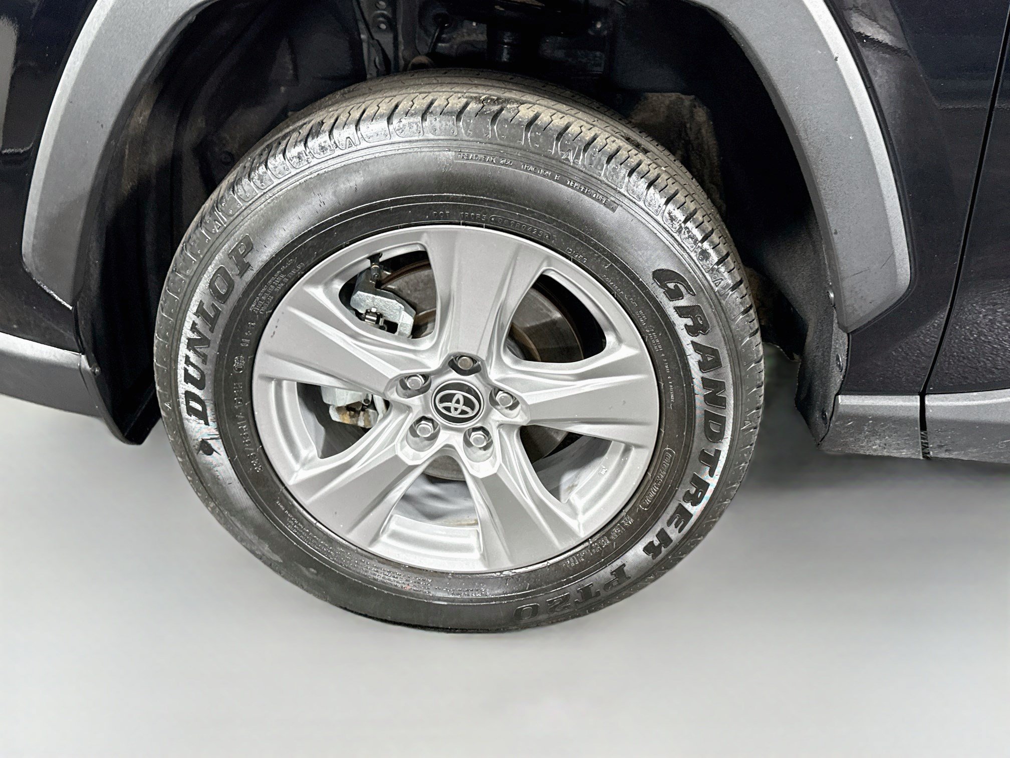 Used 2025 Toyota RAV4 XLE AWD/4WD image 38
