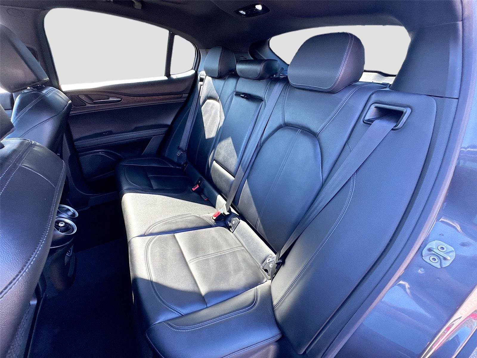 Used 2024 Alfa Romeo Stelvio Sprint image 23