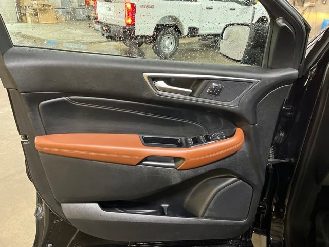 Used 2018 Ford Edge Titanium w/ Equipment Group 301A AWD/4WD image 14