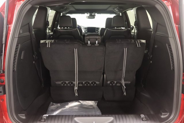 New 2026 Chrysler Pacifica Limited image 18