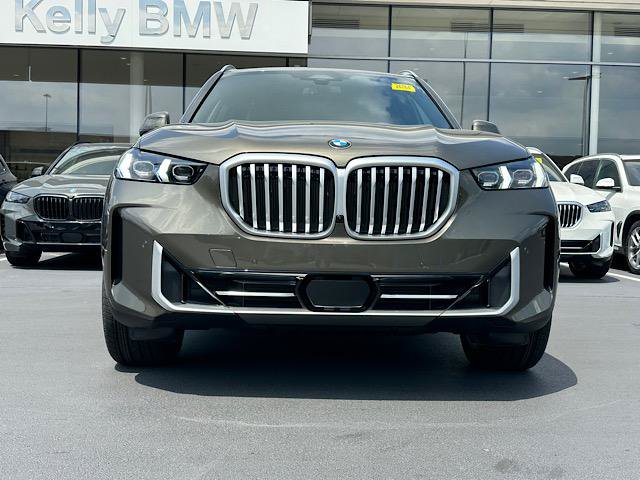 New 2026 BMW X5 xDrive40i w/ Premium Package AWD/4WD image 2