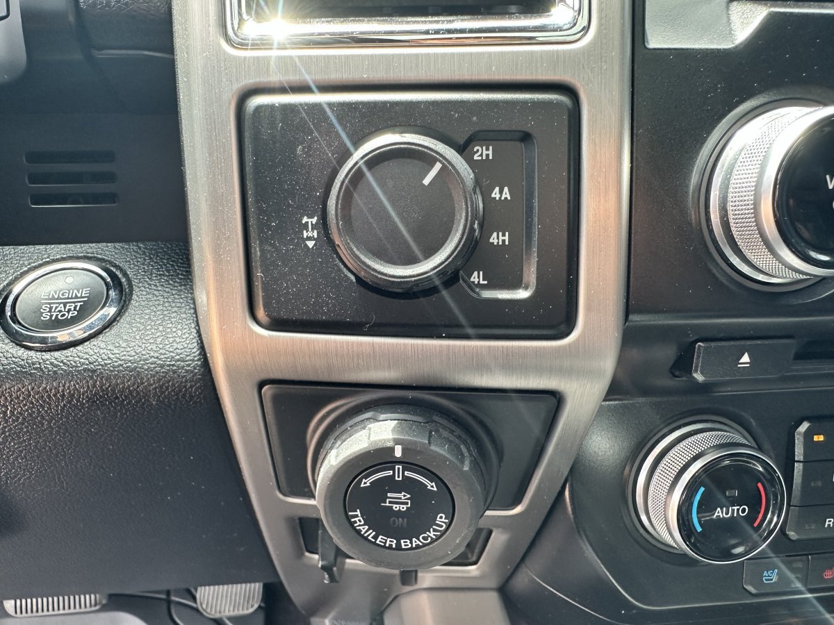 Used 2016 Ford F150 Platinum w/ Equipment Group 701A Luxury AWD/4WD image 40