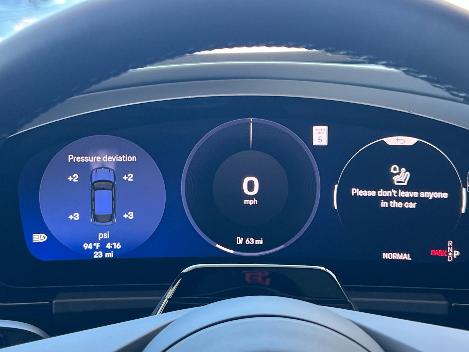 New 2026 Porsche Macan Electric RWD image 25