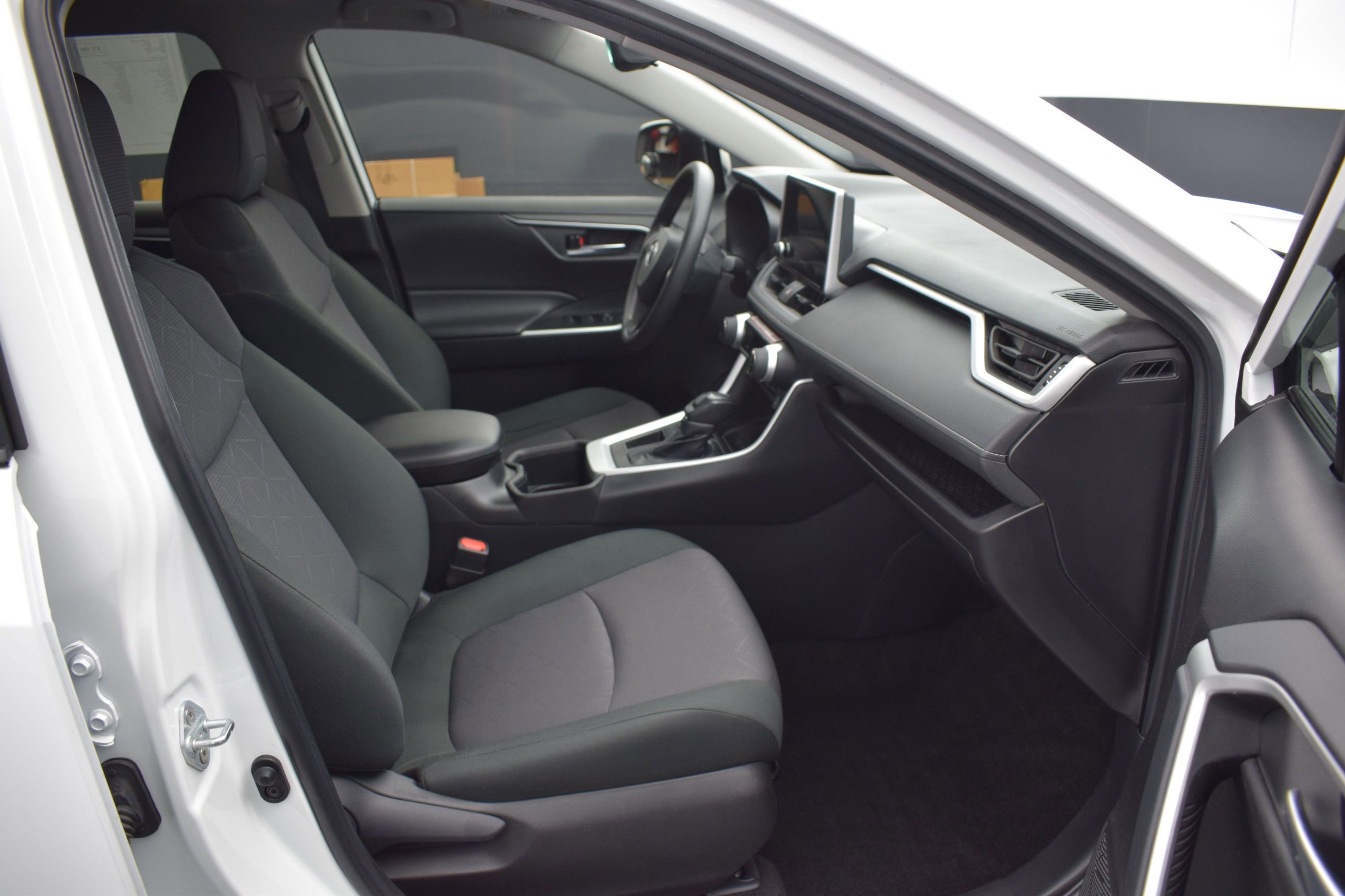 Used 2024 Toyota RAV4 XLE FWD image 10
