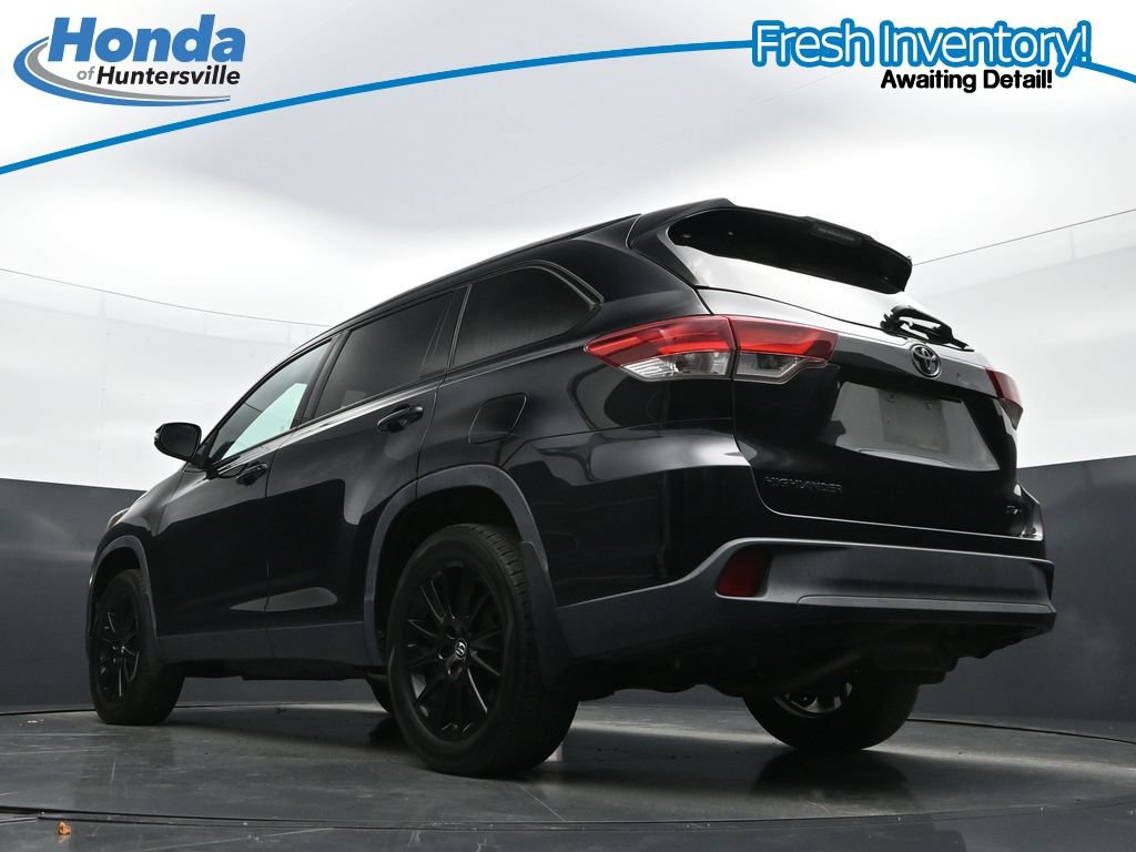 Used 2019 Toyota Highlander SE w/ Nightshade Edition AWD/4WD image 39
