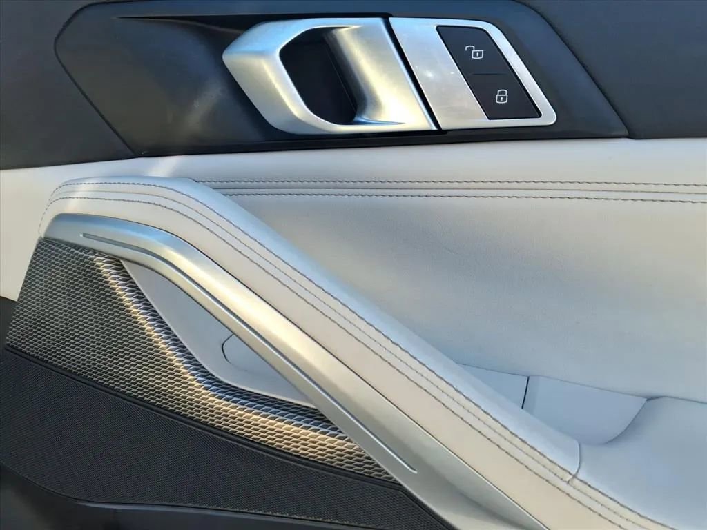 Used 2023 BMW X6 xDrive40i w/ M Sport Package image 8