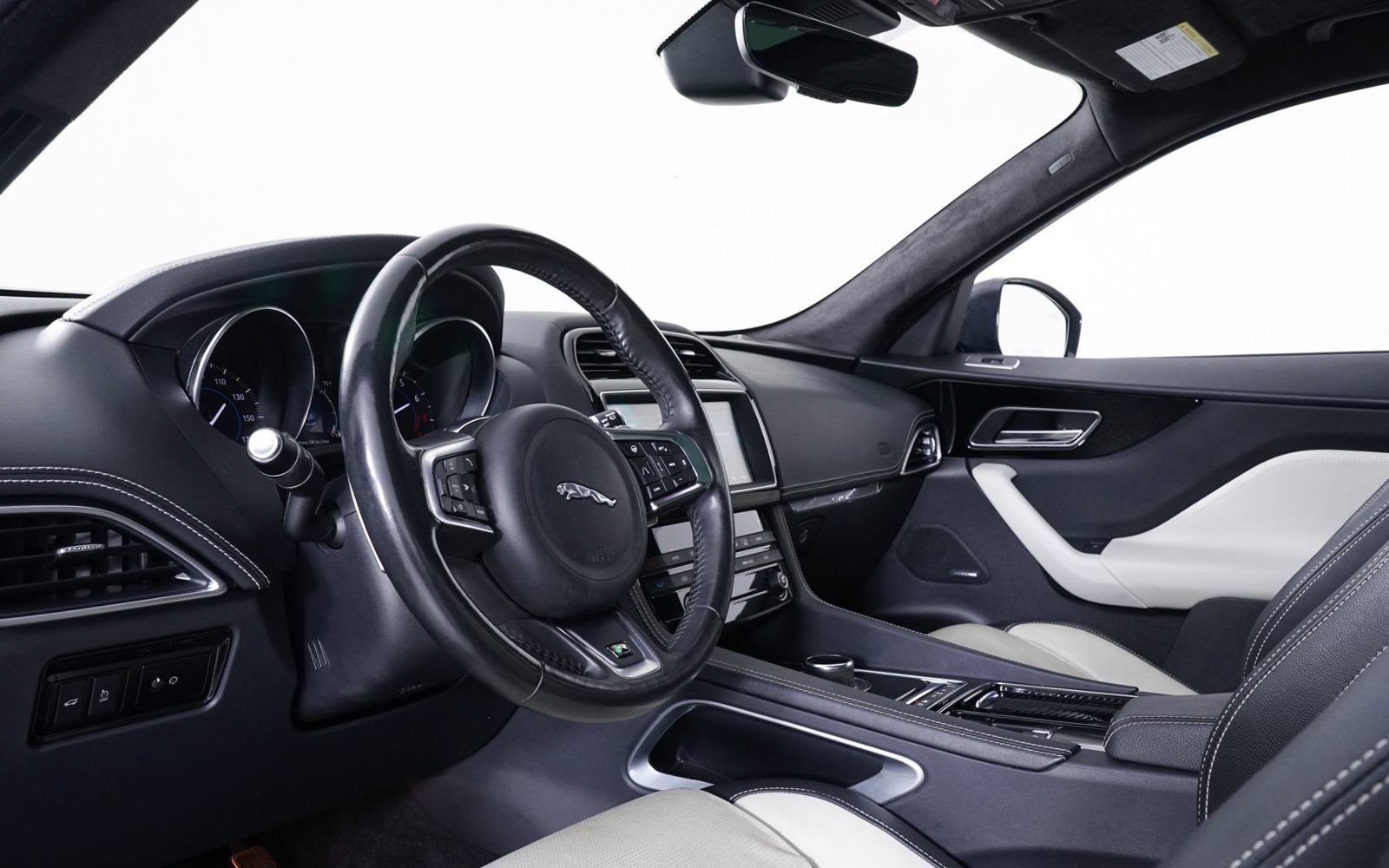 Used 2019 Jaguar F-PACE R-Sport AWD/4WD image 22
