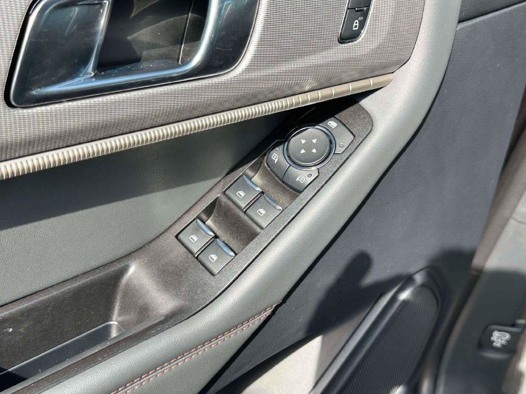Used 2026 Ford Explorer Active AWD/4WD image 17