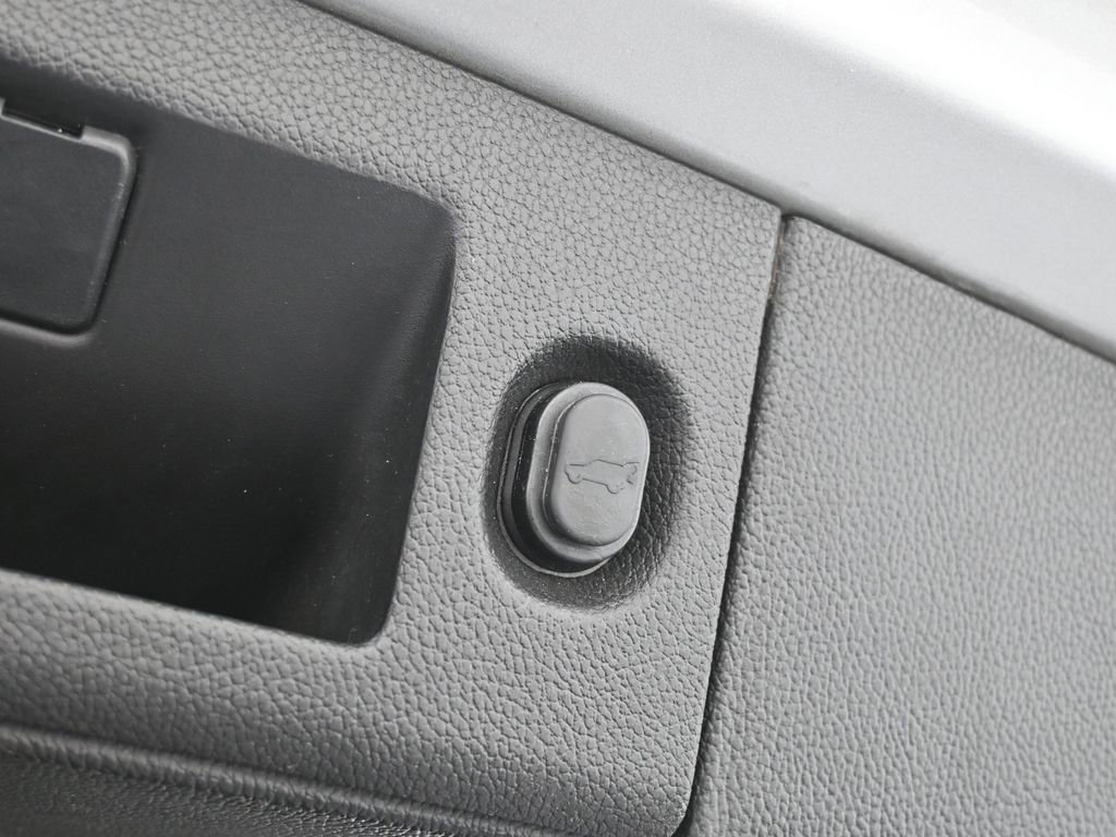 Used 2020 Chevrolet Suburban LT image 44