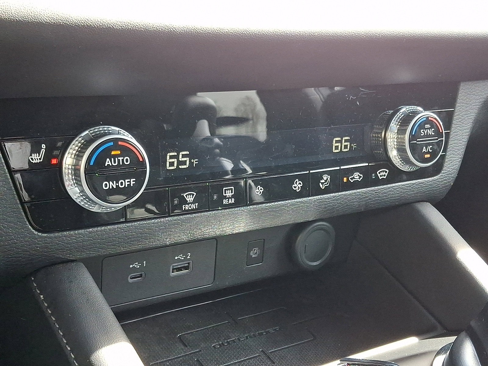 Used 2024 Mitsubishi Outlander SE image 17