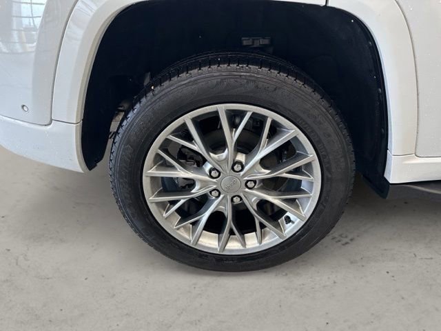 Used 2024 Jeep Grand Cherokee Summit w/ Luxury Tech Group V image 9