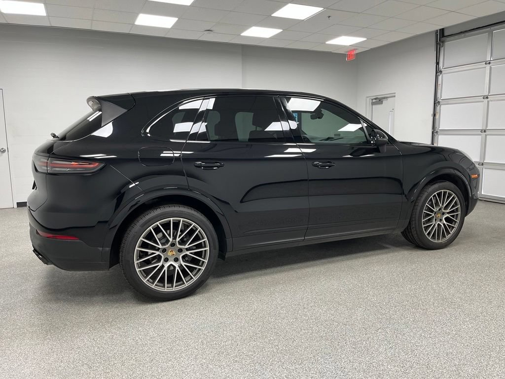 Used 2022 Porsche Cayenne Platinum Edition AWD/4WD image 11