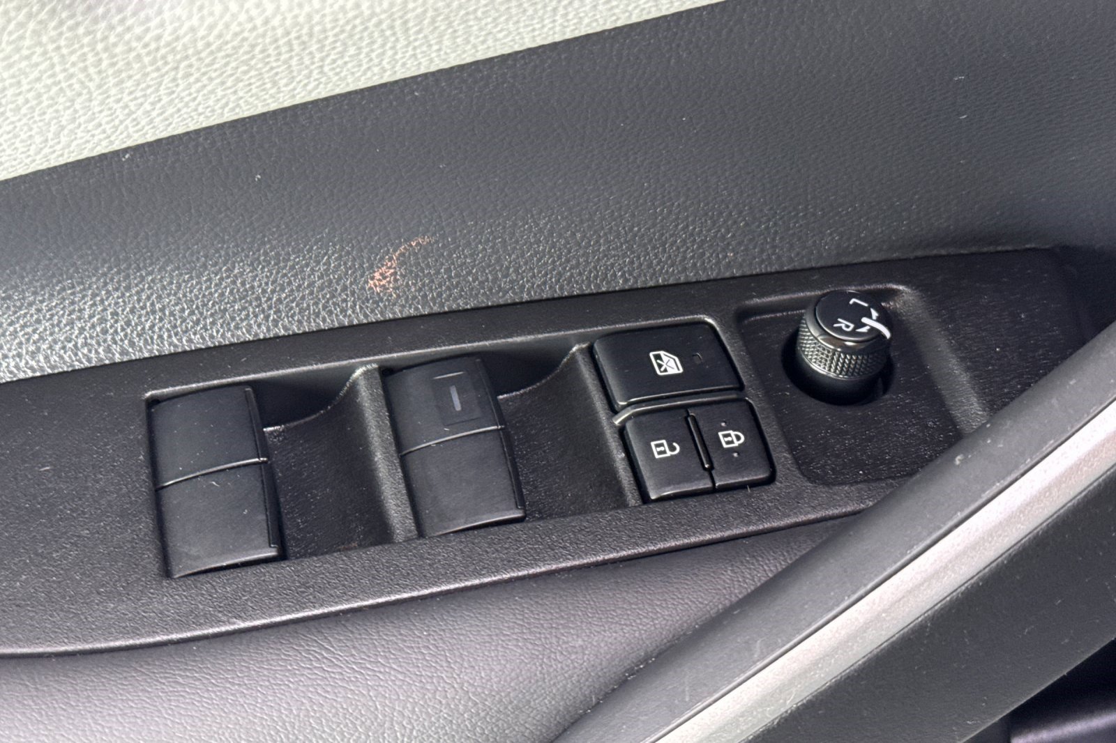 Used 2024 Toyota Corolla SE w/ Convenience Package image 13