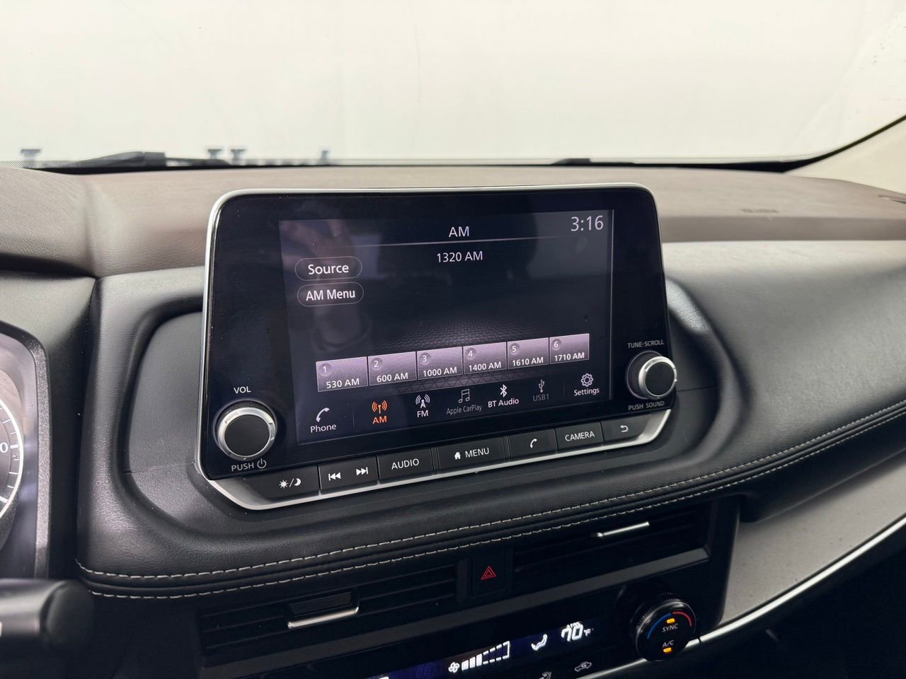 Used 2023 Nissan Rogue SV image 15